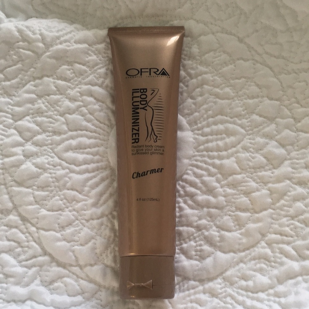 Ofra body illuminizer in charmer